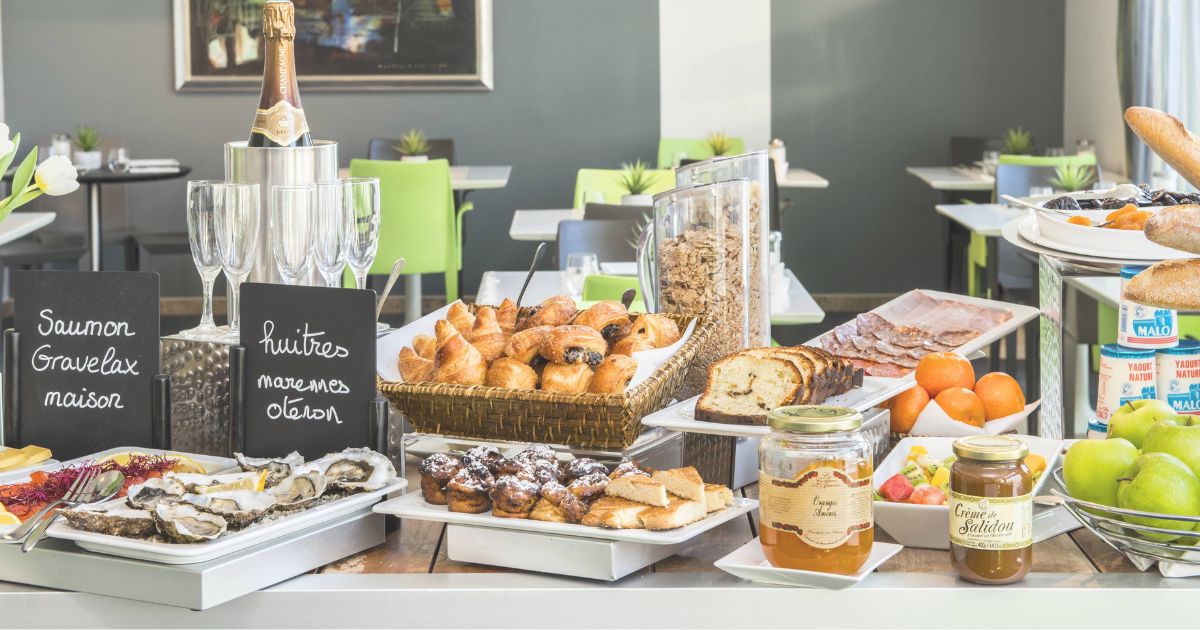 朝食付きVS素泊まり